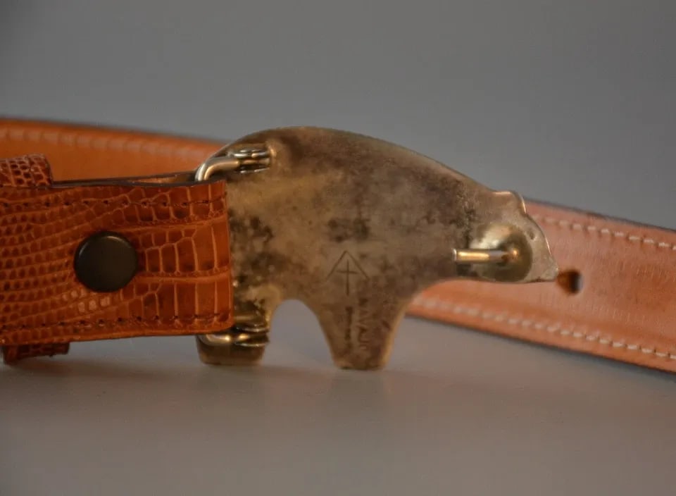 ALVIN THOMPSON -VTG. NAVAJO SILVER BEAR BELT BUCKLE ON CUSTOM LEATHER BELT 44": ALVIN THOMPSON -VTG. NAVAJO SILVER BEAR BELT BUCKLE ON CUSTOM LEATHER BELT 44" Item Description: This custom made leather belt has a vintage sterling silver Navajo belt buckle. The silver bear buckle 