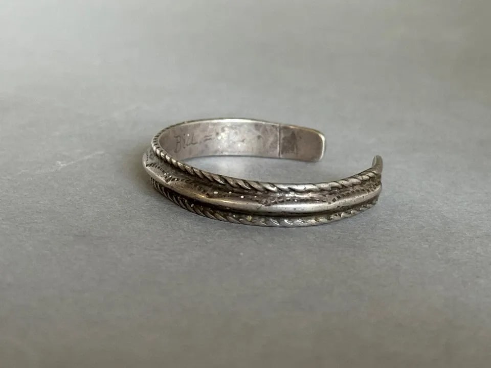 OLD PAWN NAVAJO STERLING SILVER BRACELET 3/8" WIDE: OLD PAWN NAVAJO STERLING SILVER BRACELET 3/8" WIDE Old Pawn Navajo Sterling Silver Bracelet 3/8" wide ..5" Inside .. With a 1" Opening ..29 Grams