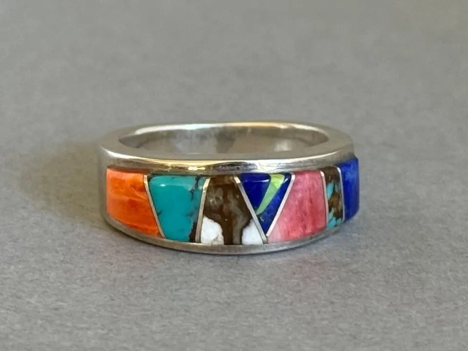 UNUSED NAVAJO STERLING SILVER W INLAID STONES AND SHELL VALERIE YAZZIE RING SZ 8 (1 of 2)