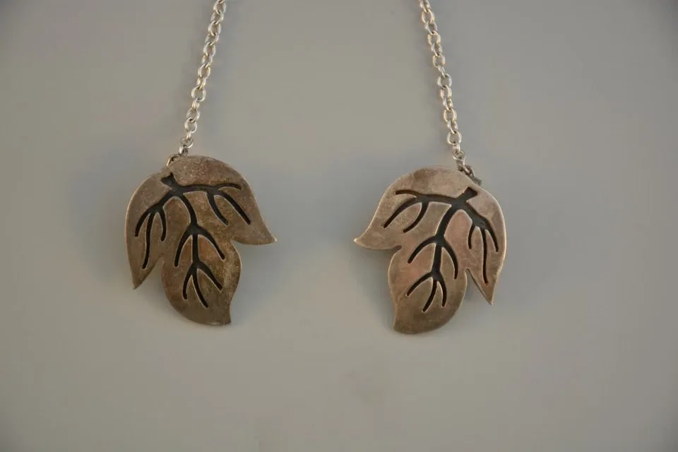 OLD HOPI INDIAN STERLING SWEATER GUARD - SILVER ON SILVER MAPLE LEAVES: OLD HOPI INDIAN STERLING SWEATER GUARD - SILVER ON SILVER MAPLE LEAVES Item Description: This charming old Hopi Indian sweater guard has been beautifully crafted. The maple leaves are crafted by thick
