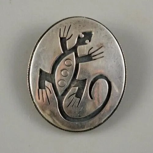 RICKY COOCHWYTEWA - HOPI INDIAN STERLING SILVER PIN / PENDANT - LIZARD: RICKY COOCHWYTEWA - HOPI INDIAN STERLING SILVER PIN / PENDANT - LIZARD Item Description: This vintage pin / pendant has been beautifully crafted by Hopi silversmith Ricky Coochwytewa. The design is a 