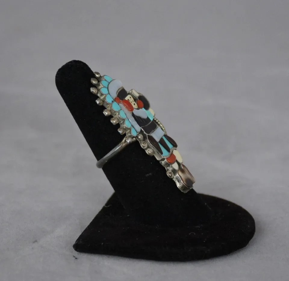 LAVONNE LALIO - ZUNI SILVER CARVED MULTI STONE INLAY RING - DANCER - SIZE 7 3/4: LAVONNE LALIO - ZUNI SILVER CARVED MULTI STONE INLAY RING - DANCER - SIZE 7 3/4 This vintage ring has been beautifully crafted by Zuni silversmith Lavonne Lalio. It has intricate carved and multi ston