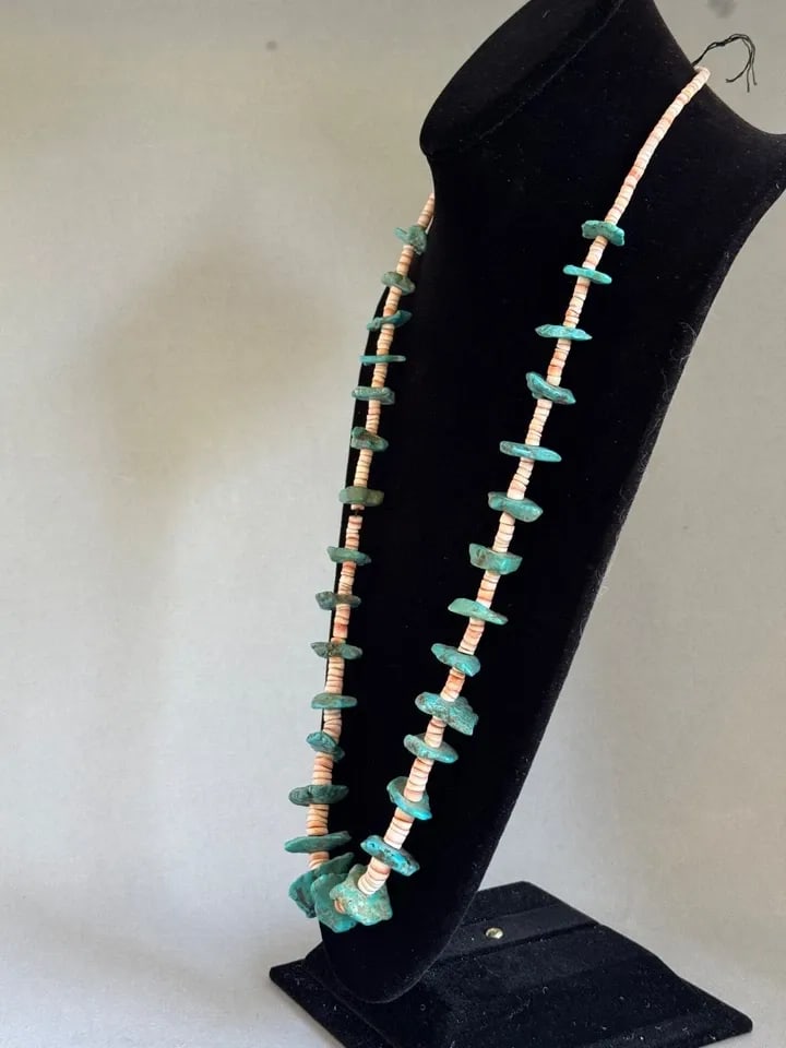 VINTAGE NAVAJO TURQUOISE NUGGET AND SHELL NECKLACE: VINTAGE NAVAJO TURQUOISE NUGGET AND SHELL NECKLACE Vintage Navajo Turquoise and Shell Necklace 30" ..Nuggets 5/8 " to 1" ..