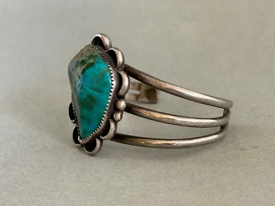 OLD PAWN NAVAJO STERLING SILVER AND TURQUOISE BRACELET: OLD PAWN NAVAJO STERLING SILVER AND TURQUOISE BRACELET Old Pawn Navajo Sterling Silver and Turquoise Bracelet ..1 1/2" 4 3/4' Inside with a 1 1/2 " Opening
