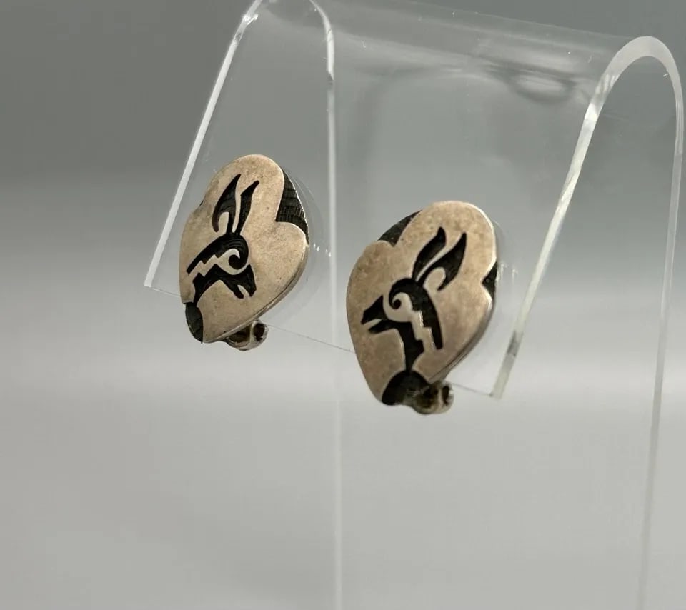BERNARD DAWAHOYA 1935-2011 - VINTAGE HOPI INDIAN STERLING SILVER EARRINGS DEER (1 of 2)