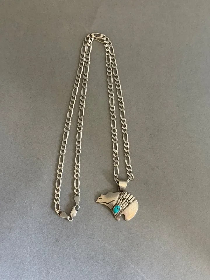 VINTAGE NAVAJO STERLING SILVER W TURQUOISE BEAR PENDANT ON STERLING CHAIN SIGNED (1 of 2)