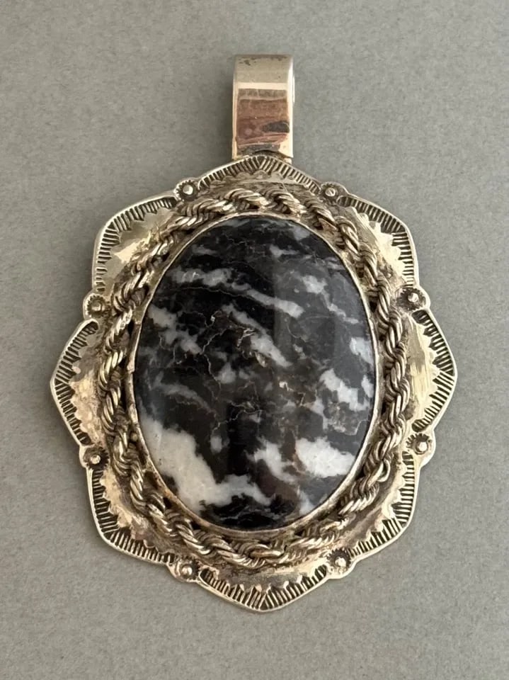 LARGE VINTAGE NAVAJO STERLING SILVER AND WHITE BUFFALO STONE PENDANT: LARGE VINTAGE NAVAJO STERLING SILVER AND WHITE BUFFALO STONE PENDANT Large Vintage Navajo Sterling Silver and White Buffalo Stone Pendant 2 3/4" tall 1 7/8" Wide ..32.3 Grams