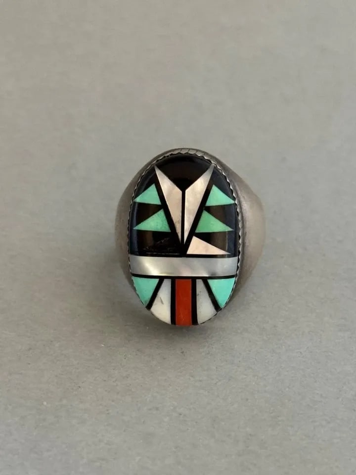 VINTAGE ZUNI STERLING SILVER W TURQUOISE CORAL SHELL AND JET INLAY RING SIZE 13: VINTAGE ZUNI STERLING SILVER W TURQUOISE CORAL SHELL AND JET INLAY RING SIZE 13 Vintage Zuni Sterling Silver with Turquoise, Coral, Mother of Pearl and Jet Inlay Ring Size 13 One Inlaid piece of Mothe