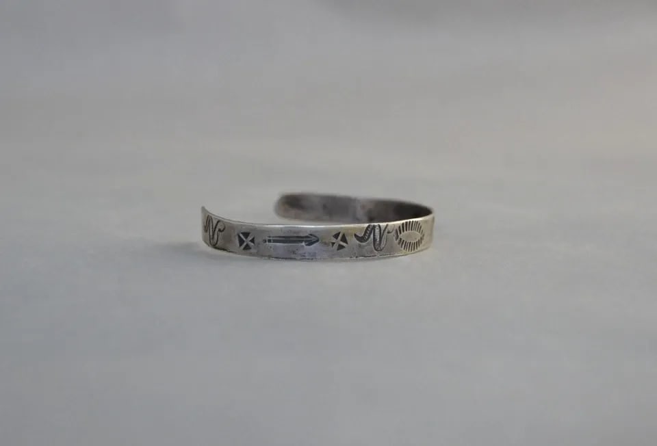 UNIQUE OLD PAWN NAVAJO-HOPI HANDSTAMPED STERLING SILVER BRACELET - (1 of 2)