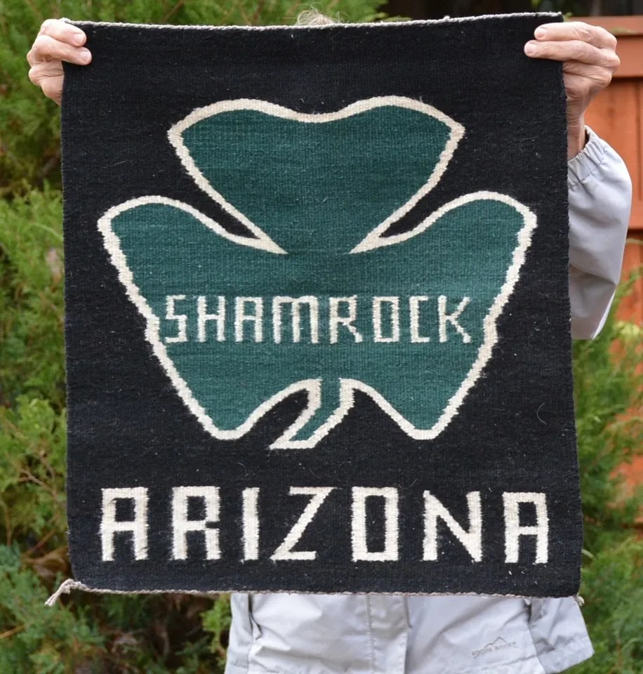 VINTAGE PICTORIAL NAVAJO RUG - SHAMROCK ARIZONA - GREEN CLOVER - 23" X 20.5": VINTAGE PICTORIAL NAVAJO RUG - SHAMROCK ARIZONA - GREEN CLOVER - 23" X 20.5" This vintage pictorial rug is in excellent condition. Two of the corner tassels have come off - the rest is in good conditi