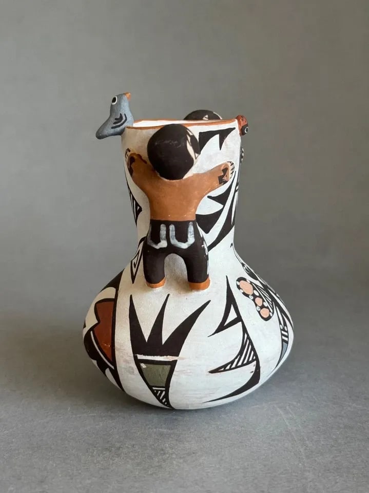 VINTAGE ACOMA PUEBLO POT AGGIE CHRIS STORY VASE (1 of 2)