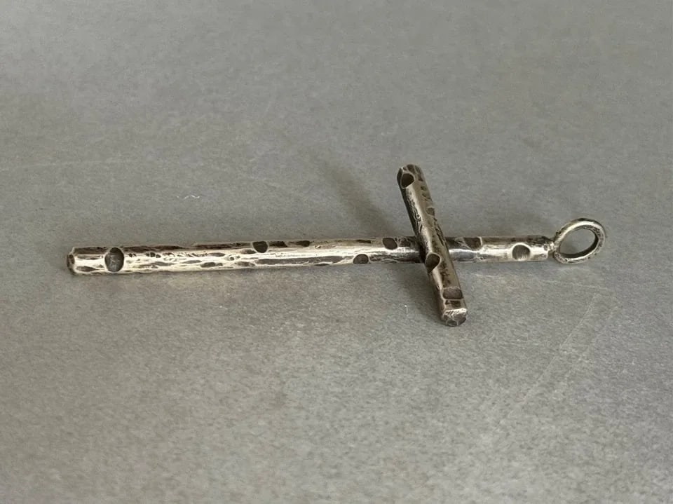 VINTAGE NAVAJO STERLING SILVER CROSS PENDANT 3 1/4: VINTAGE NAVAJO STERLING SILVER CROSS PENDANT 3 1/4” Vintage Navajo Sterling Silver Cross Pendant 3 1/4” 14 Grams
