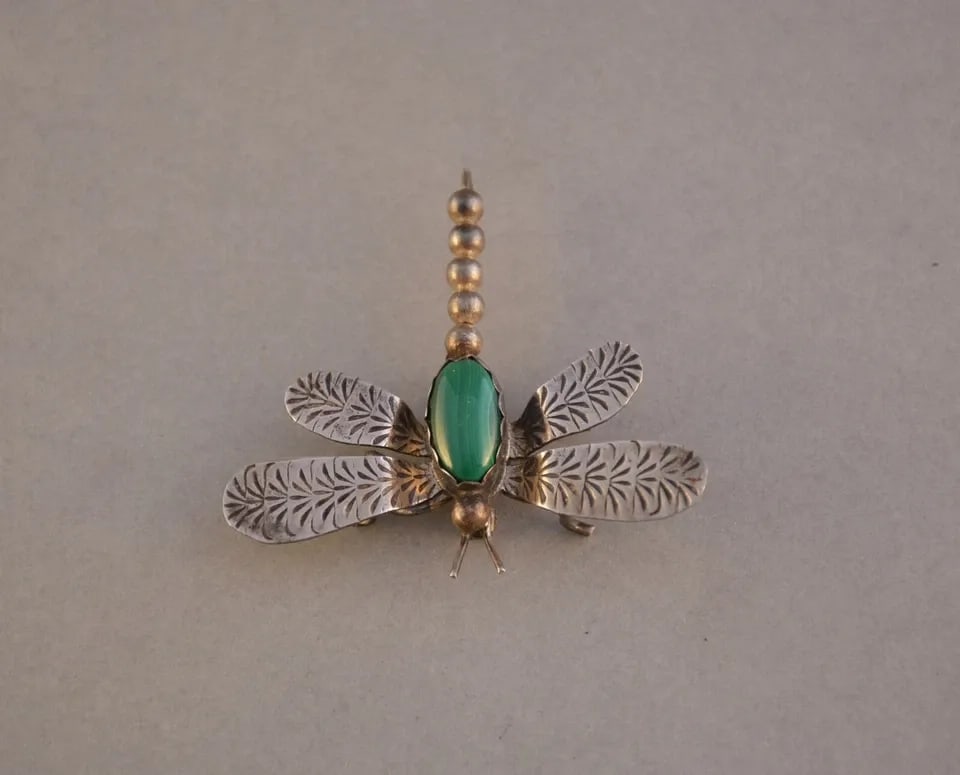 OLD PAWN NAVAJO SILVER DRAGONFLY PIN BROOCH - MALACHITE - HANDSTAMPED WINGS (1 of 2)