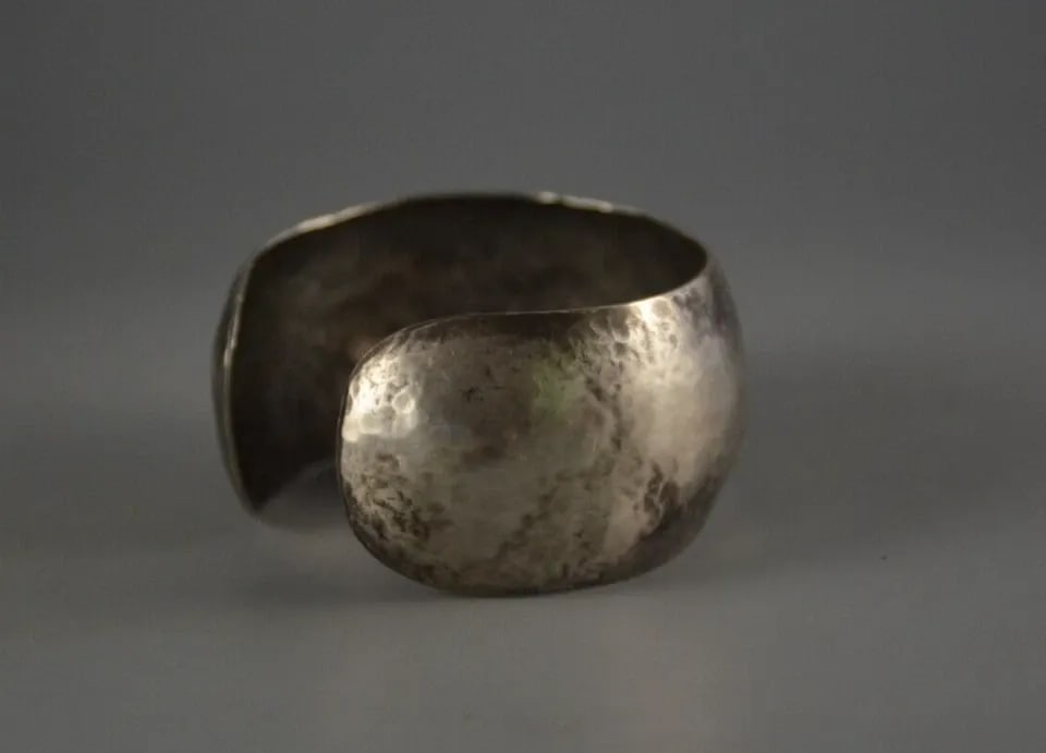 VINTAGE HAND HAMMERED WIDE STERLING SILVER CUFF BRACELET - 6 3/4": VINTAGE HAND HAMMERED WIDE STERLING SILVER CUFF BRACELET - 6 3/4" Item Description: This vintage sterling silver cuff bracelet has a very attractive hand hammered surface. The band is 1 1/8" wide and 