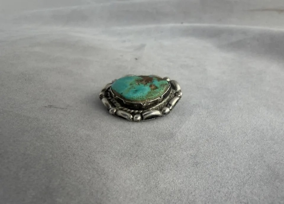 OLD PAWN STERLING SILVER PIN - GREAT TURQUOISE STONE - APPLIQUE SETTING - 1 1/4": OLD PAWN STERLING SILVER PIN - GREAT TURQUOISE STONE - APPLIQUE SETTING - 1 1/4" This pin measures 1 1/4" across by 1" wide. It weighs 10.65 grams. It has letters YNU lightly etched on the back. Throu