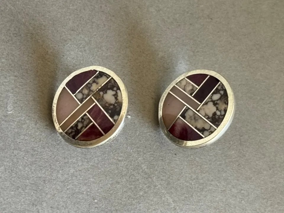 VINTAGE ZUNI STERLING SILVER WITH INLAID STONES EARRINGS SIGNED K (1 of 2)