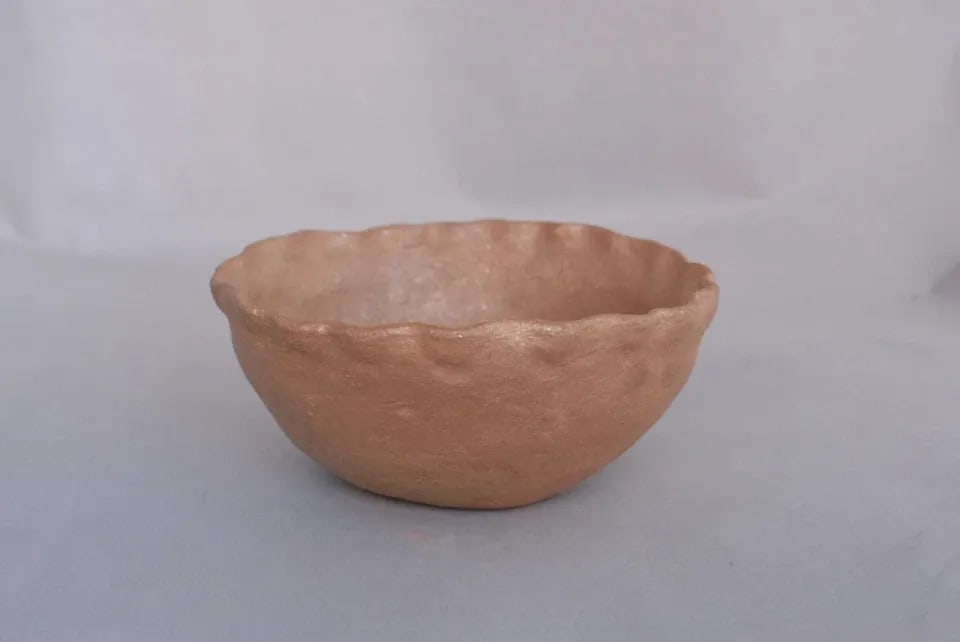PICURIS PUEBLO NEW MEXICO - VINTAGE MICACEOUS CLAY POT BOWL - RIPPLED RIM (1 of 2)
