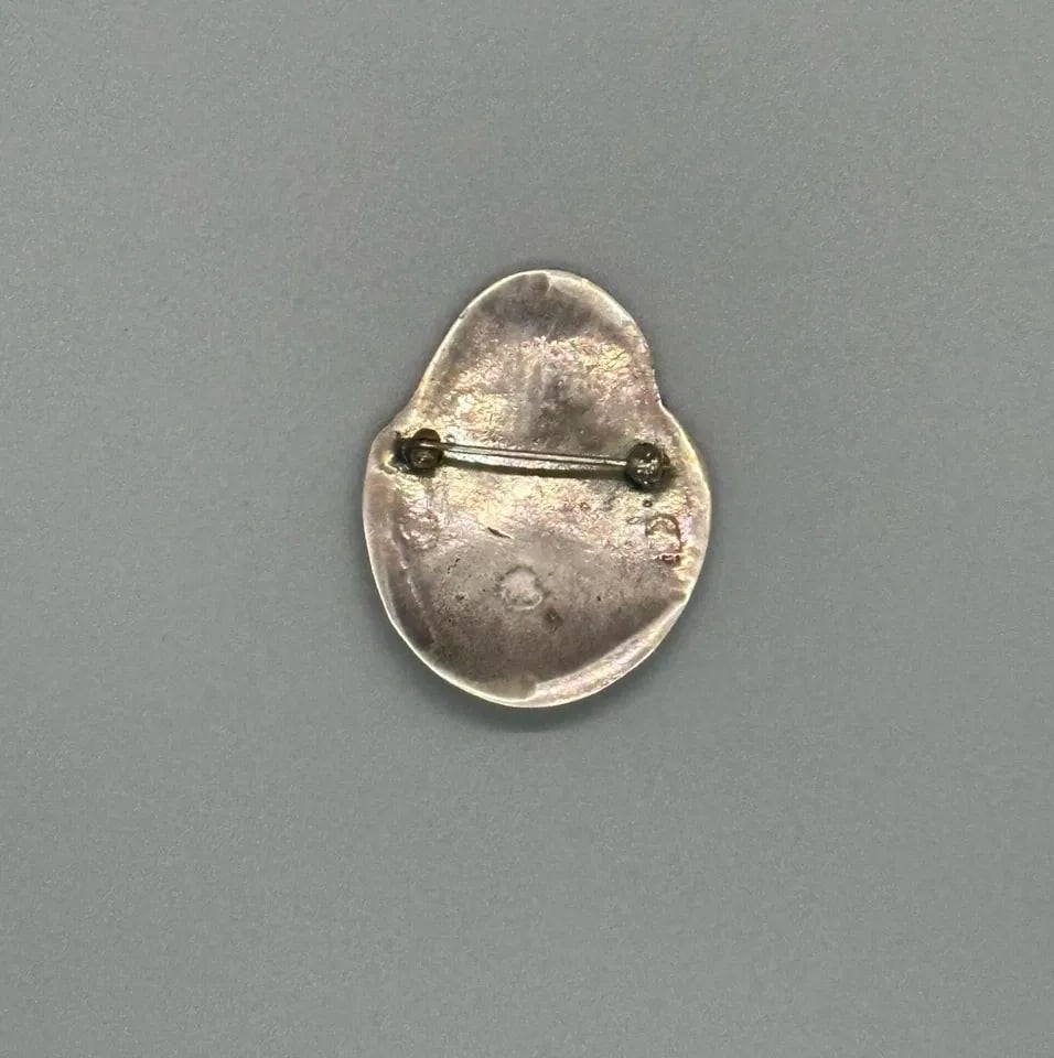 VINTAGE OLD HOPI STERLING SILVER KACHINA FACE PIN: VINTAGE OLD HOPI STERLING SILVER KACHINA FACE PIN Item Description: 1 5/8" Tall 1 1/4 " Wide