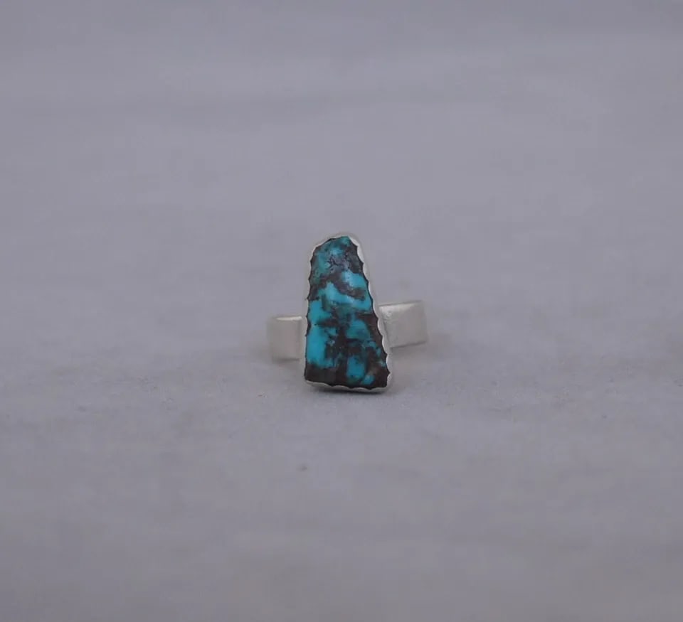 VINTAGE NAVAJO STERLING SILVER TURQUOISE RING - SIZE 7 - SIGNED NEZ AND NAVAJO (1 of 2)