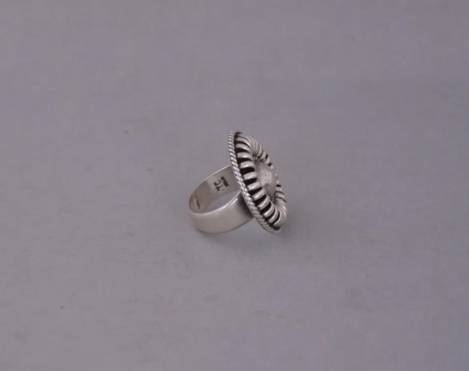 THOMAS CHARLEY - NAVAJO STERLING SILVER ROUND RIBBED MELON RING - SIZE 6 3/4 (1 of 2)
