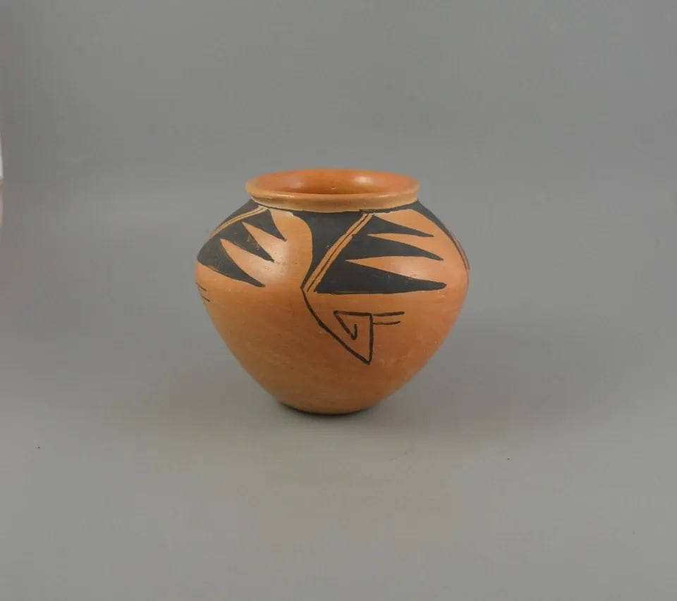 VINTAGE HOPI INDIAN OLLA POT - SIGNED TALAS, POLACCA ARIZ. 6": VINTAGE HOPI INDIAN OLLA POT - SIGNED TALAS, POLACCA ARIZ. 6" This vintage Hopi olla pot has been made in the traditional way. It has a moving design around the top with a spiral design below. It meas