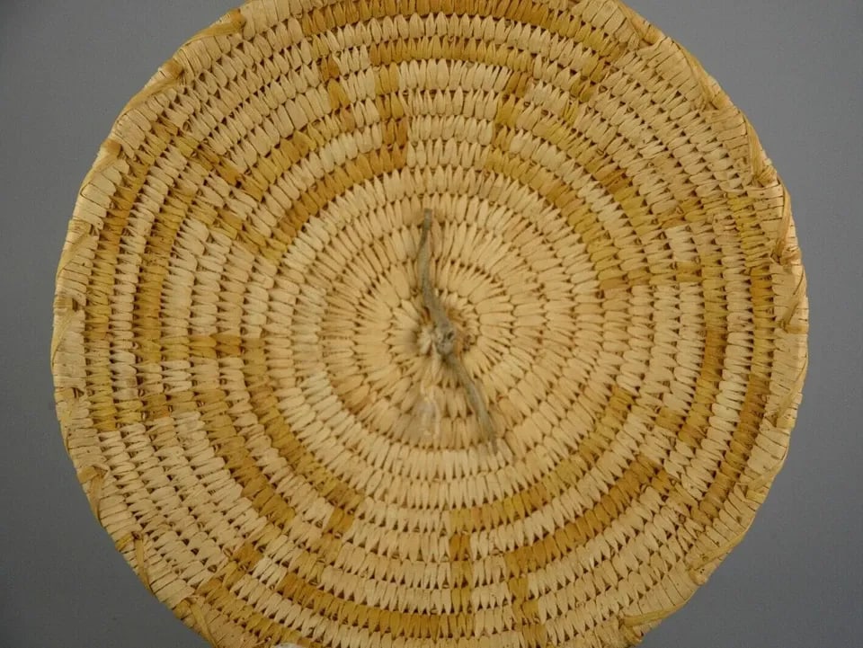 OLD MARICOPA YUCCA BASKET WITH DEERSKIN PLUG HANGER - 8.5" X 2" (1 of 2)