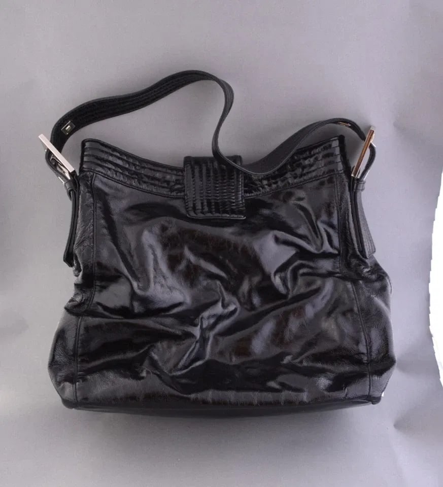 AUTHENTIC KOOBA HANDBAG LARGE BLACK TOTE WITH DUST BAG - GREAT CONDITION: AUTHENTIC KOOBA HANDBAG LARGE BLACK TOTE WITH DUST BAG - GREAT CONDITION This vintage Kooba black patent leather tote comes with its original dust bag. It measures 14" across x 13" tall x 4.5" deep. I