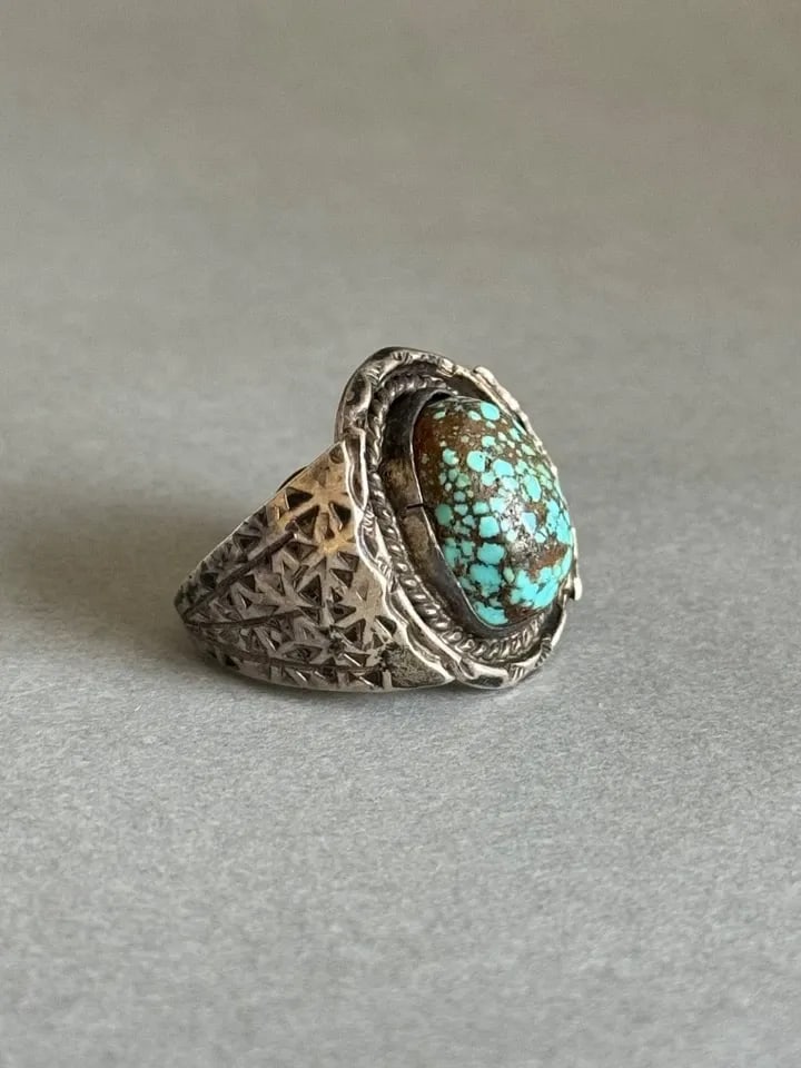 OLD PAWN NAVAJO STERLING SILVER AND TURQUOISE RING. SIZE 8 1/2: OLD PAWN NAVAJO STERLING SILVER AND TURQUOISE RING. SIZE 8 1/2 Old Pawn Navajo Sterling Silver and Turquoise Ring. Size 8 1/2 1” Tall