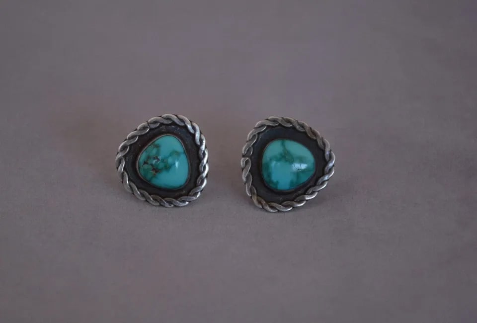 OLD PAWN VINTAGE NAVAJO STERLING SILVER CUFFLINKS - GREAT TURQUOISE STONES (1 of 2)