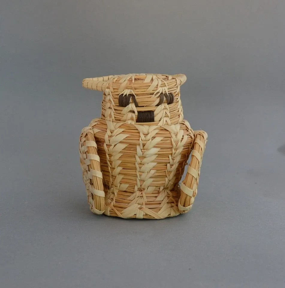 VINTAGE TWO PAPAGO TOHONO O'ODHAM OWL LIDDED BASKET AND PAPAGO BASKET TRAY (1 of 2)