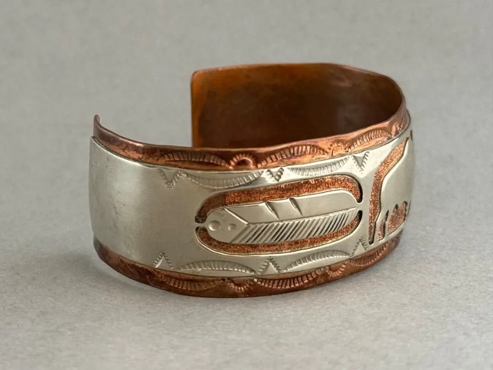 VINTAGE UNUSED NAVAJO COPPER AND NICKEL BUFFALO AND FEATHER BRACELET SIGNED FK: VINTAGE UNUSED NAVAJO COPPER AND NICKEL BUFFALO AND FEATHER BRACELET SIGNED FK Vintage Unused Navajo Copper and Nickel Buffalo and Feather Bracelet Signed FK 5 3/4" Inside With a 1 3/8" opening ..