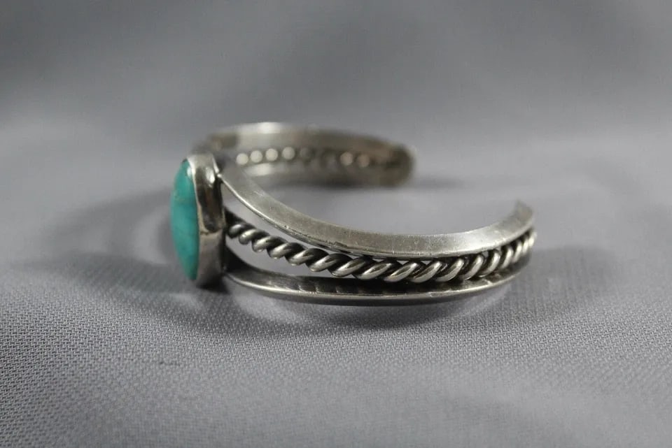 OLD PAWN NAVAJO STERLING SILVER AND TURQUOISE BRACELET - SIZE 6 1/4": OLD PAWN NAVAJO STERLING SILVER AND TURQUOISE BRACELET - SIZE 6 1/4" Item Description: This bracelet is 3/4 " wide at the center front. The size is 5 " around the inside plus an additional 1 1/4 " ope