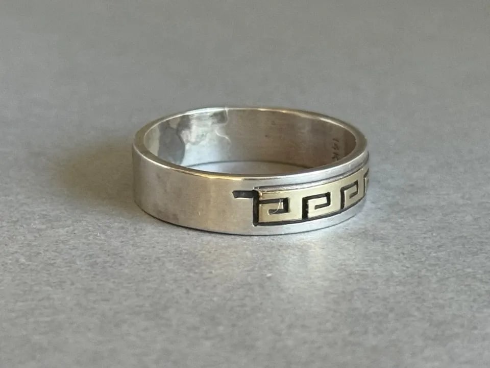 UNUSED NAVAJO STERLING SILVER W SOLID 14K GOLD OVERLAY S SKEELS RING SZ 13 1/4: UNUSED NAVAJO STERLING SILVER W SOLID 14K GOLD OVERLAY S SKEELS RING SZ 13 1/4 Unused Navajo Sterling Silver w Solid 14K Gold Overlay S Skeels Ring Sz 13 1/4 .. 1/4" Wide ..