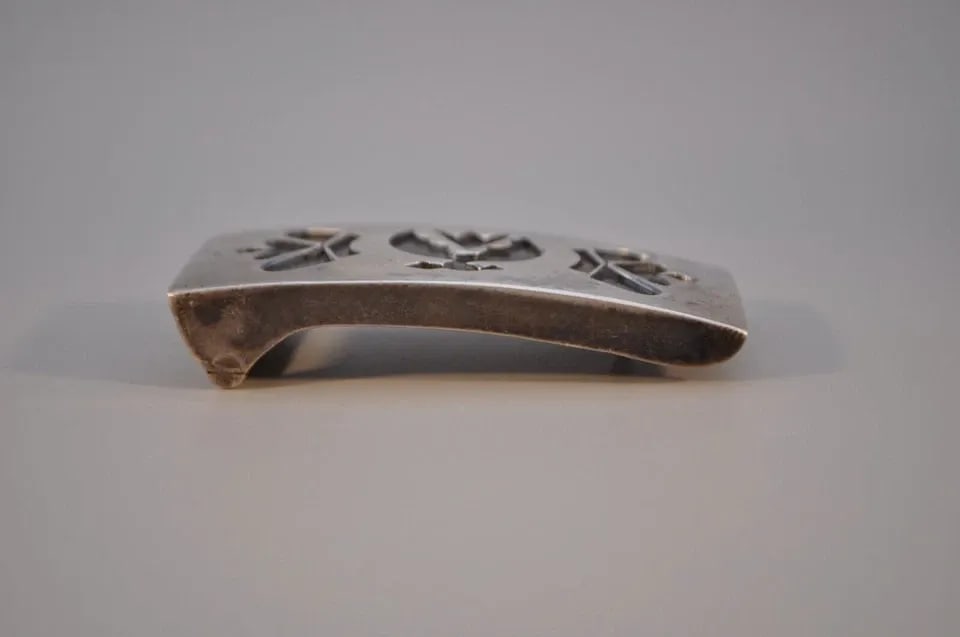 OLD PAWN NAVAJO STERLING SILVER BELT BUCKLE THUNDERBIRD ..: OLD PAWN NAVAJO STERLING SILVER BELT BUCKLE THUNDERBIRD .. Weight 26.31 Grams 1 1/8" x 2 3/8"
