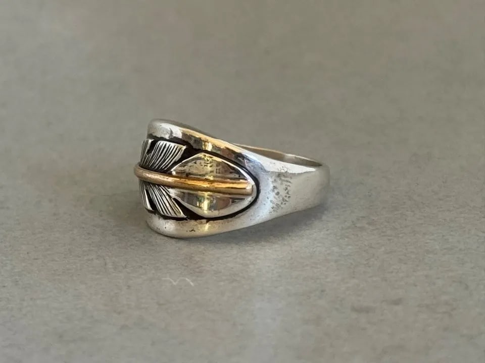 UNUSED NAVAJO STERLING SILVER FEATHER RING SIGNED LP SIZE 13 (1 of 2)