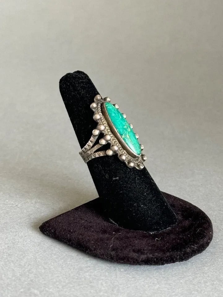 OLD PAWN NAVAJO STERLING SILVER AND TURQUOISE RING. SIZE 6 1/4: OLD PAWN NAVAJO STERLING SILVER AND TURQUOISE RING. SIZE 6 1/4 Old Pawn Navajo Sterling Silver and Turquoise Ring. Size 6 1/4 1 1/4” Tall