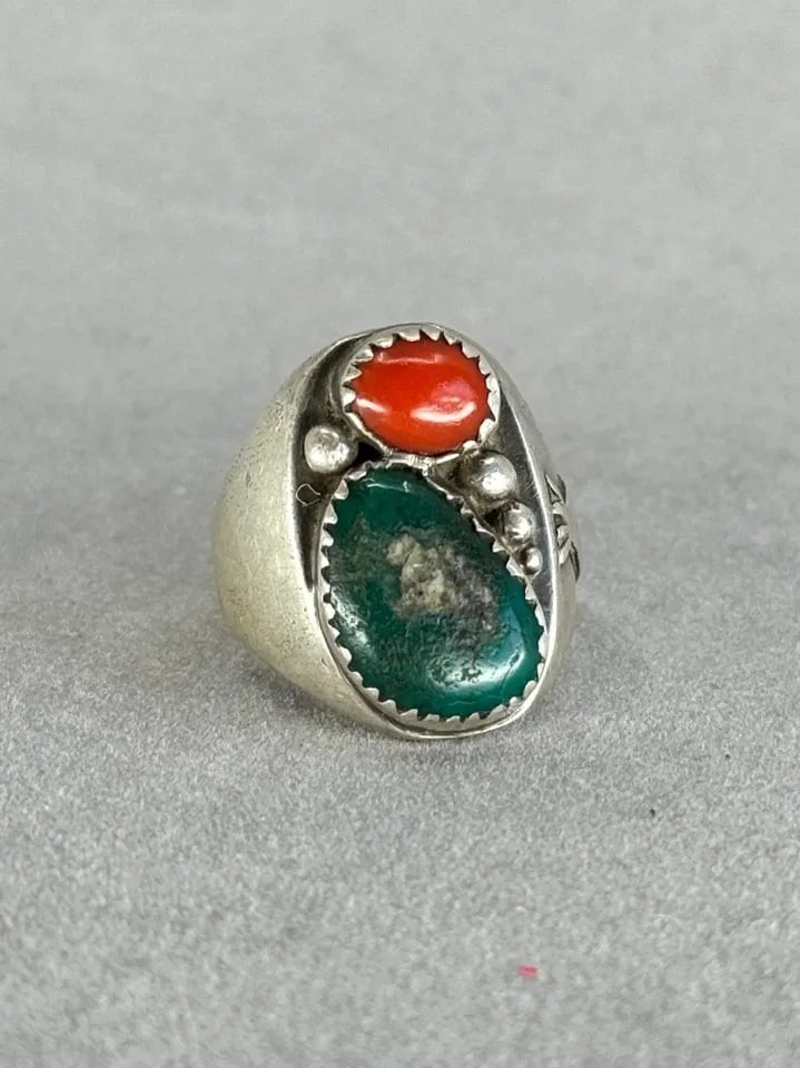 OLD PAWN NAVAJO STERLING SILVER RING WITH TURCUOISE AND CORAL. SIZE 11: OLD PAWN NAVAJO STERLING SILVER RING WITH TURCUOISE AND CORAL. SIZE 11 Old Pawn Navajo Sterling Silver Ring with Turcuoise and Coral. Tipi design on one side. Size 11 1” tall.
