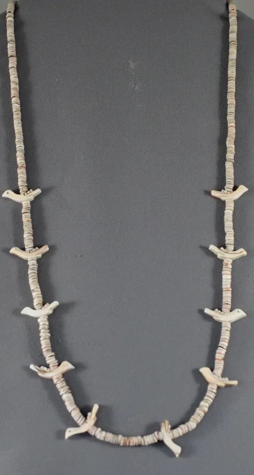 VINTAGE ZUNI CARVED FETISH NECKLACE BIRD AND SHELL HEISHI 27 " (1 of 2)