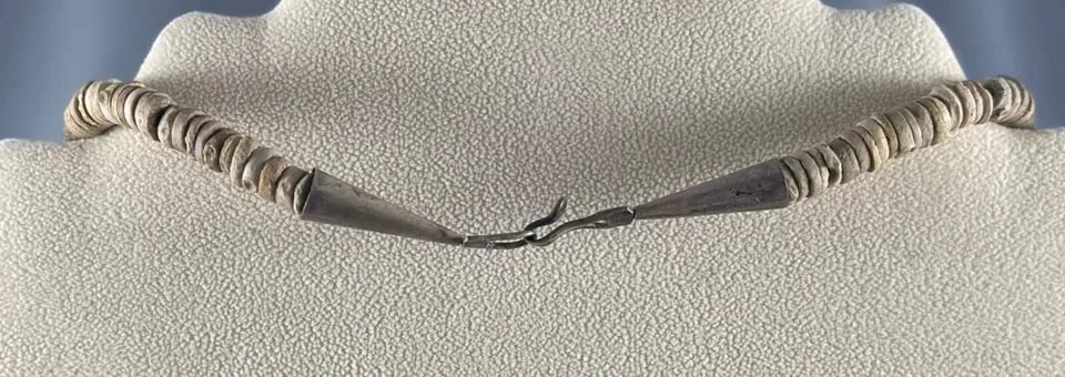 OLD PAWN NAVAJO SHELL BEAD NECKLACE 19 1/2 " LONG SILVER TIPS: OLD PAWN NAVAJO SHELL BEAD NECKLACE 19 1/2 " LONG SILVER TIPS Item Description: Beads are 1/4 " Wide ..Necklace is 18 1/2 ' long .. P