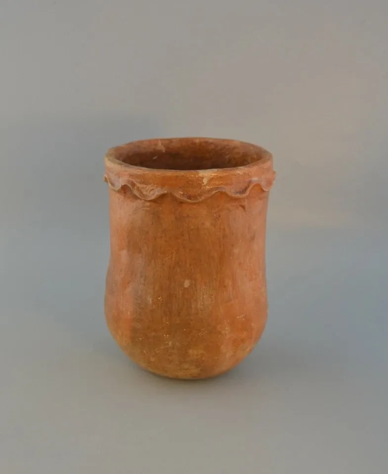 VINTAGE NAVAJO TRADITIONAL INDIAN POT - ZONNIE BEGAY 6 1/2 " TALL (1 of 2)