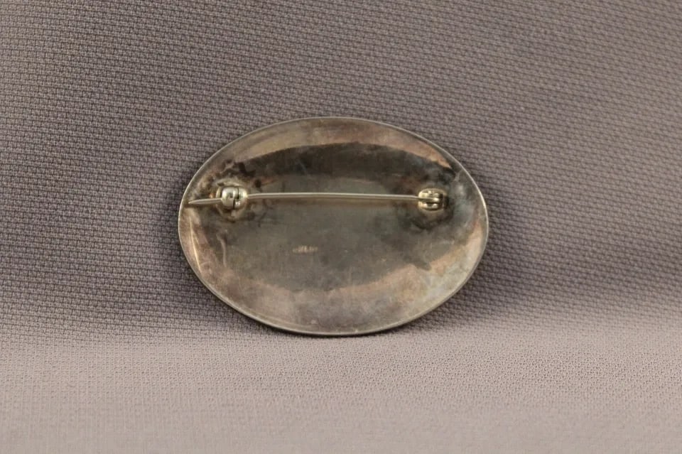 VINTAGE HOPI STERLING SILVER PICTORIAL PIN: VINTAGE HOPI STERLING SILVER PICTORIAL PIN Item Description: 1 1/4” h 1 3/4” w