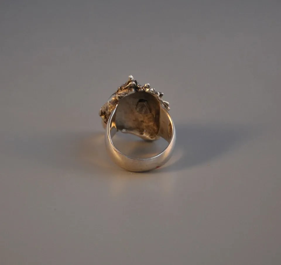 VINTAGE STERLING MEN'S RING - CAST SILVER EAGLE - ROBERT DROZD - SIZE 11 3/4: VINTAGE STERLING MEN'S RING - CAST SILVER EAGLE - ROBERT DROZD - SIZE 11 3/4 Item Description: This dramatic sterling silver ring has been beautifully crafted by Scottsdale Arizona artist Robert Drozd