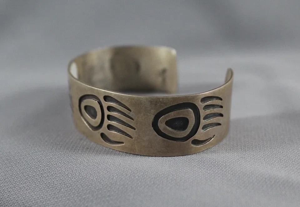 VINTAGE NAVAJO STERLING SILVER BRACELET SIGNED LD: VINTAGE NAVAJO STERLING SILVER BRACELET SIGNED LD Item Description: 3/4 " wide ..5 1/2 "Inside with a 1 1/8" Opening ..