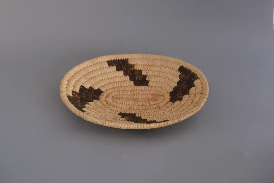 VINTAGE PAPAGO TOHONO O'ODHAM INDIAN BASKET - SPIRAL DESIGN - 10" X 8.5": VINTAGE PAPAGO TOHONO O'ODHAM INDIAN BASKET - SPIRAL DESIGN - 10" X 8.5" Item Description: This vintage Papago - Tohono O'odham - Indian basket is 10" x 8.5" and has a 1.5" rise. It shows a whirling s