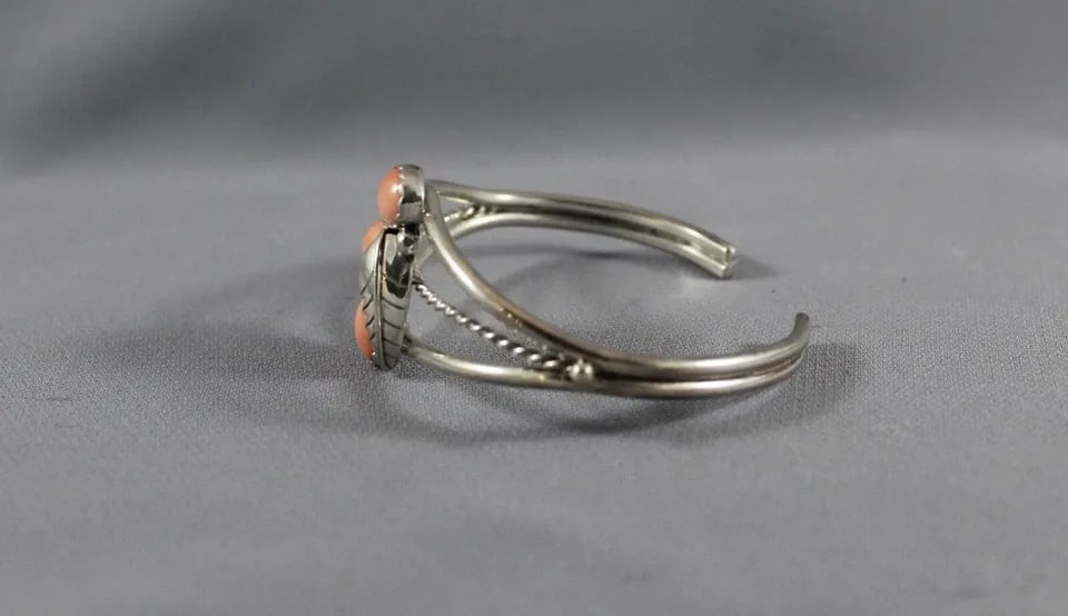 NAVAJO STERLING SILVER AND STONE BRACELET SIGNED I. CHUYA: NAVAJO STERLING SILVER AND STONE BRACELET SIGNED I. CHUYA Item Description: 7/8 " Wide 5 1/4 " Inside ..With a 1 1/4 " Opening