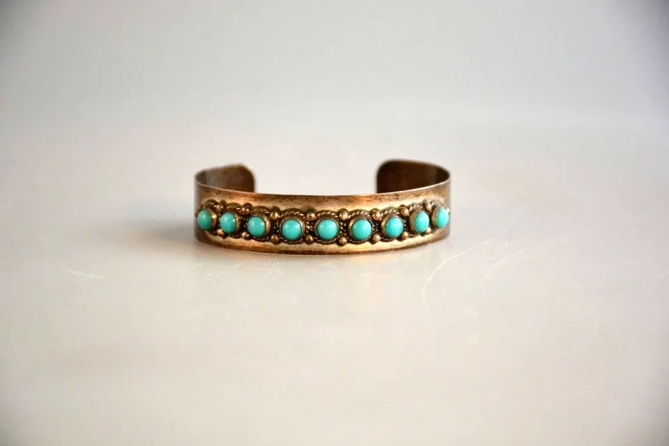 OLD PAWN STERLING SILVER BRACELET - TURQUOISE .MEXICO - EAGLE 23 - 6 1/8": OLD PAWN STERLING SILVER BRACELET - TURQUOISE .MEXICO - EAGLE 23 - 6 1/8" Item Description: This vintage sterling silver bracelet has nine turquoise stones surrounded with twisted silver wire and silv
