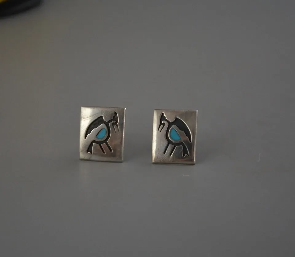 VINTAGE NAVAJO INDIAN SILVER CUFFLINKS - ROADRUNNERS TURQUOISE - 3/4" TALL (1 of 2)