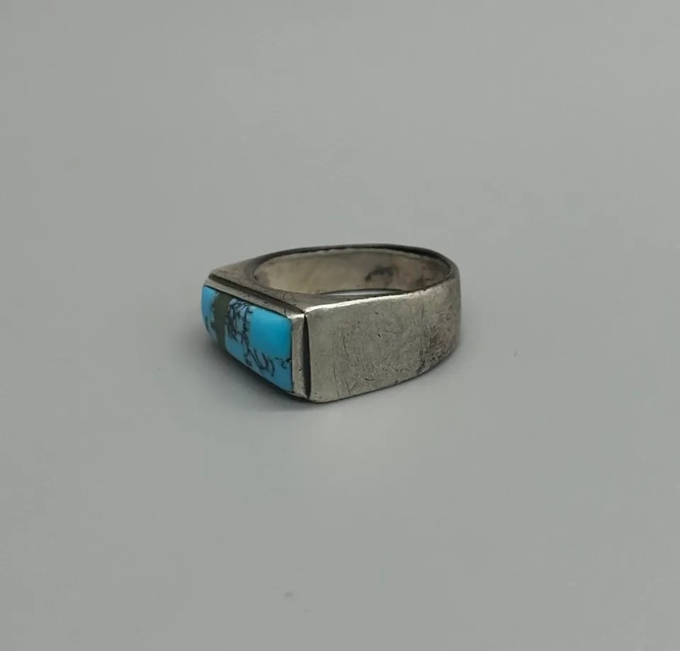 VINTAGE DESERT ROSE TRADING COMPANY TURQUOISE AND STERLING RING SIZE 8 1/2: VINTAGE DESERT ROSE TRADING COMPANY TURQUOISE AND STERLING RING SIZE 8 1/2 Item Description: 3/8 " Wide