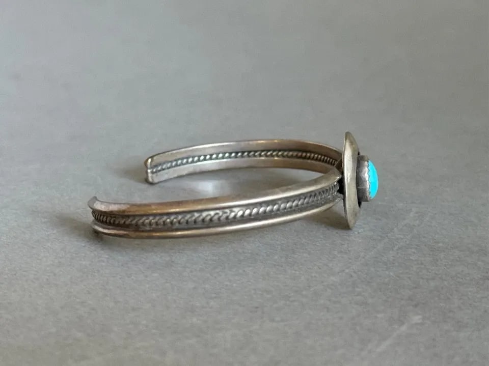 OLD PAWN NAVAJO STERLING SILVER AND TURQUOISE BRACELET: OLD PAWN NAVAJO STERLING SILVER AND TURQUOISE BRACELET Old Pawn Navajo Sterling Silver and Turquoise Bracelet ..3/4" wide ..5 1/8" around Inside with a 1 1/4" Opening