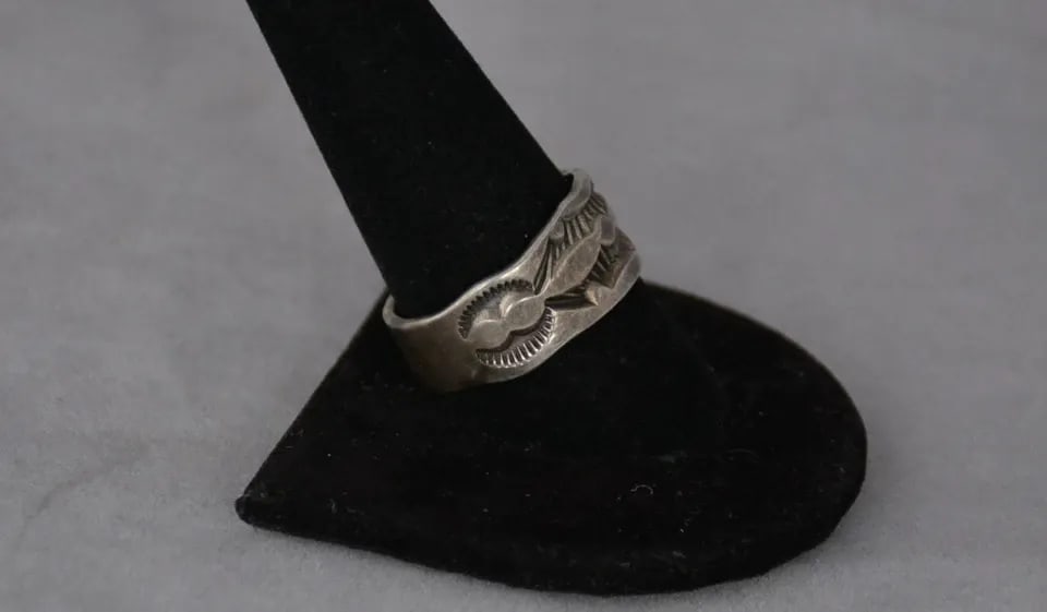 MARC ANTIA - APACHE STERLING SILVER RING - DEEPLY HANDSTAMPED - MENS SIZE 11 (1 of 2)